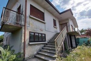 Immobile in asta di 179 m² con 3 locali e box auto