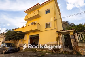 Villa di 170 m² con più di 5 locali e box auto a C