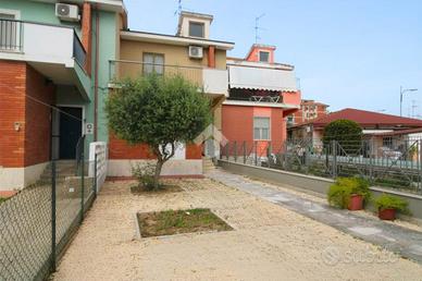 VILLA A SCHIERA A PESCARA