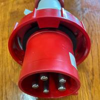 SPINA DIRITTA IP67 380/415V 3P+N+T 63A