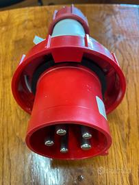 SPINA DIRITTA IP67 380/415V 3P+N+T 63A