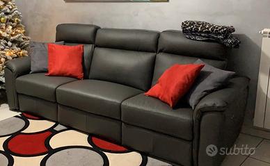 Divano in pelle con chaise lounge elettrica