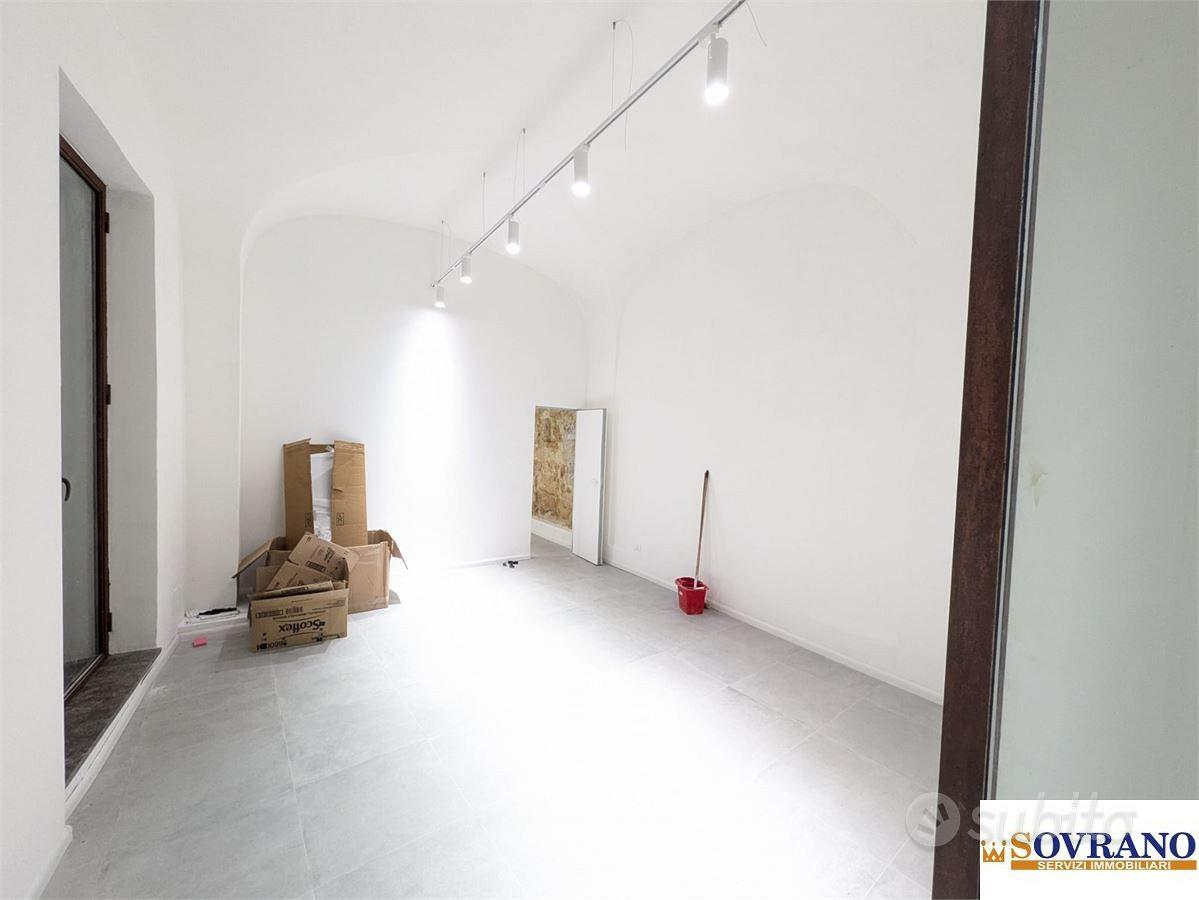 CENTRO STORICO: LOCALE C/1 CON DOPPIO INGRESSO - Vista 2