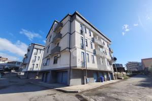 3 LOCALI A MOTTA SAN GIOVANNI