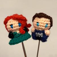 Mini amigurumi Penelope e Colin - Bridgerton