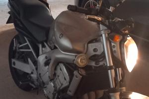 Moto Yamaha FZ6