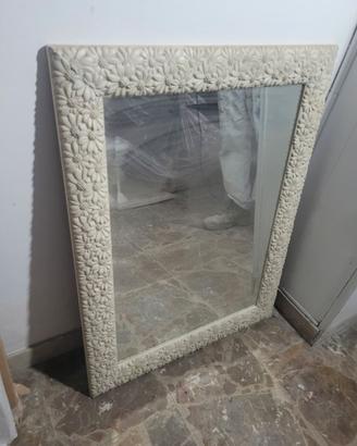 Specchio in Legno Bianco Panna con Fiori a Rilievo