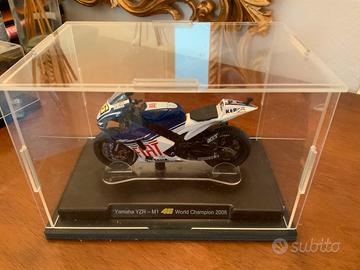 Yamaha YZR-M1 Valentino Rossi 2008 scala 1:18
