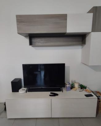 mobile televisore e pensili 