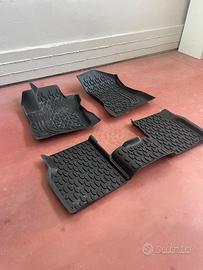 Tappeti in gomma originale e vasca baule jeep