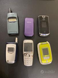Cellulari vecchi per esposizione non funzionanti