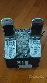 due cellulari completi di carica batteria6