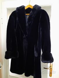 Pelliccia ecologica color blu.