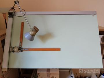 Tavolo da disegno con tecnigrafo 