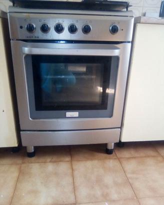 CUCINA  CON PIANO COTTURA E FORNO