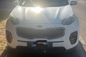 auto tenuta molto bene unica proprietaria