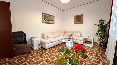 Casa indipendente di 287 m² con più di 5 locali a 