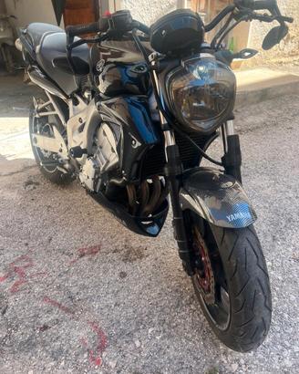 YAMAHA FZ6 PRONTA ALL'USO CURATA  NEL DETTAGLIO