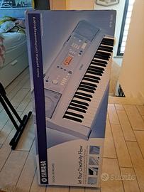Pianola Yamaha con cavalletto