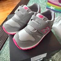 Scarpe bambina New Balance con strappo numero 25
