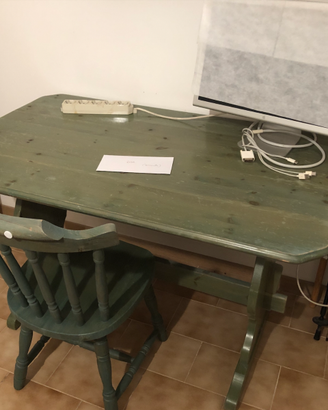 Tavolo di legno massello con 4 sedie abbinate