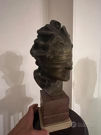 Busto della Dea bendata