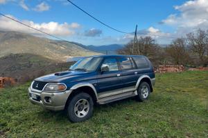 Fuoristrada Pajero sport