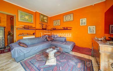 AMPIO TRILOCALE DI 100 MQ CON DOPPI SERVIZI, BALCO