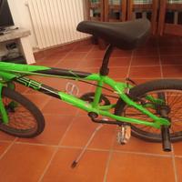 Mountain bike verde da bambino