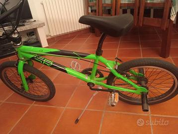 Mountain bike verde da bambino