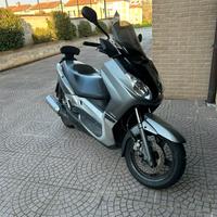 Yamaha X-Max 250 cc