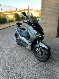 Yamaha X-Max 250 cc