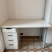 Scrivania IKEA bianca