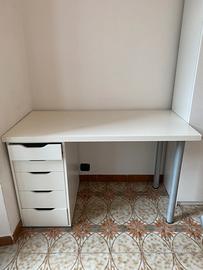 Scrivania IKEA bianca