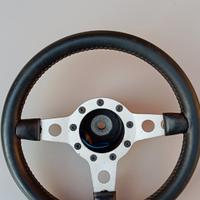 Volante sportivo in pelle 