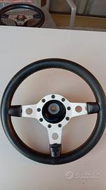 Volante sportivo in pelle 