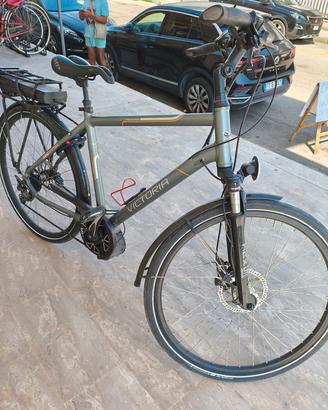 e-bike Victoria trekking motore Bosch 