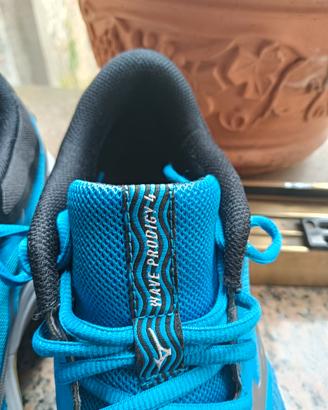 Mizuno wave Prodigy 4 