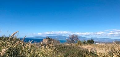 Terreno con rustico vista mare
