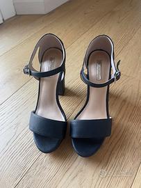 Scarpa con tacco nero gaudi