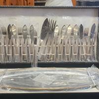 Set di posate e vassoio in acciaio in  oro