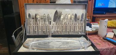 Set di posate e vassoio in acciaio in  oro