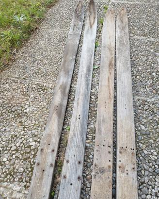 2 coppie di sci d'epoca in legno da restaurare