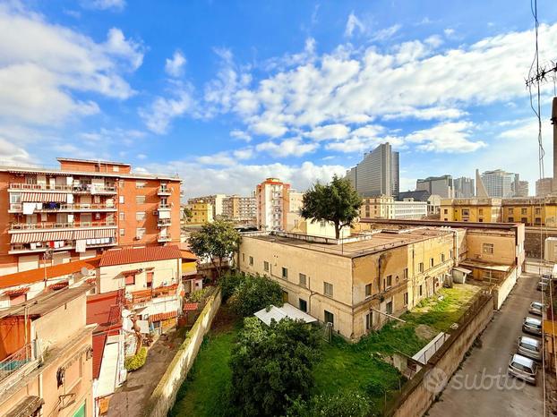 3 LOCALI A NAPOLI