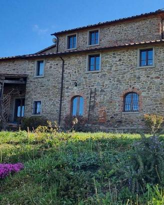 Rustico / Casale di 350 m² con 4 locali e box auto