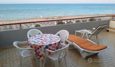 Appartamento fronte mare a Marotta con terrazzo
