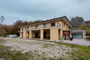 Prestigiosa villa singola immersa nel verde