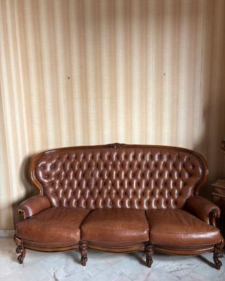 Divano a tre posti capitonné in pelle cognac