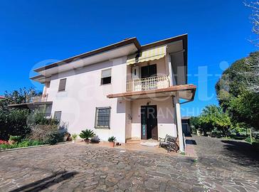 Villa bifamiliare Latina [Cod. rif 3295684VRG]