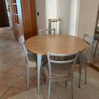Tavolo con 4 sedie